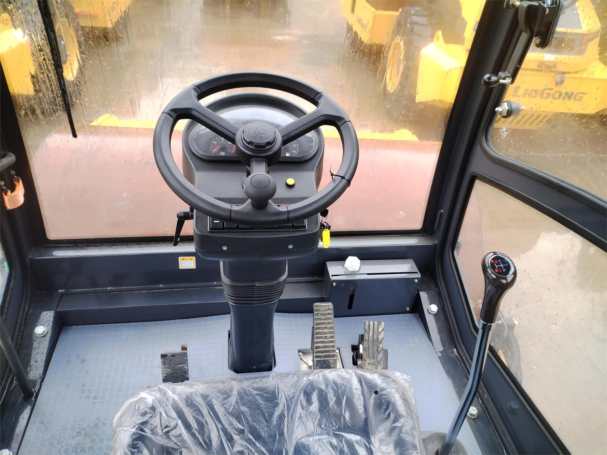 2025 Earthmoving Machinery 6114E