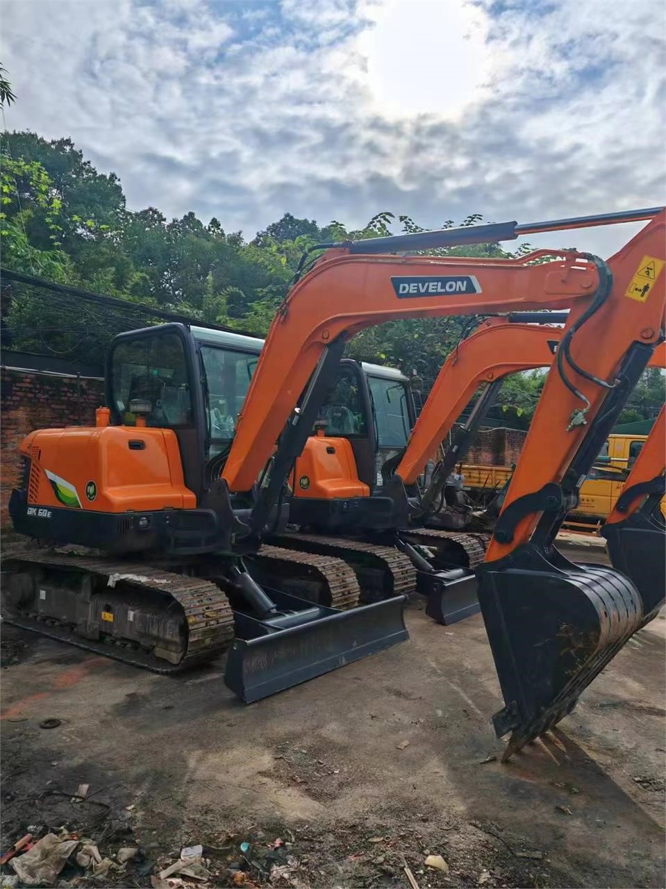 2025 Earthmoving Machinery DEVELON DX60E