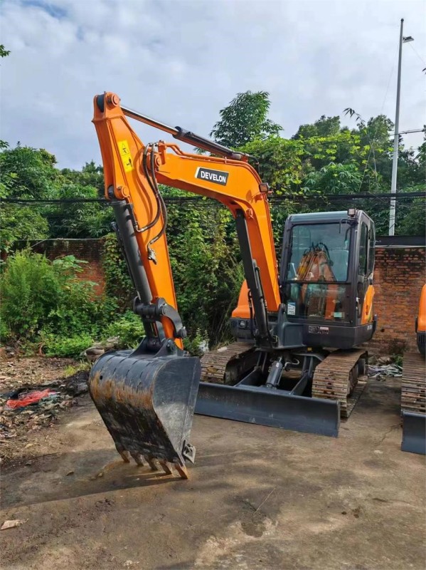 2025 Earthmoving Machinery DEVELON DX60E