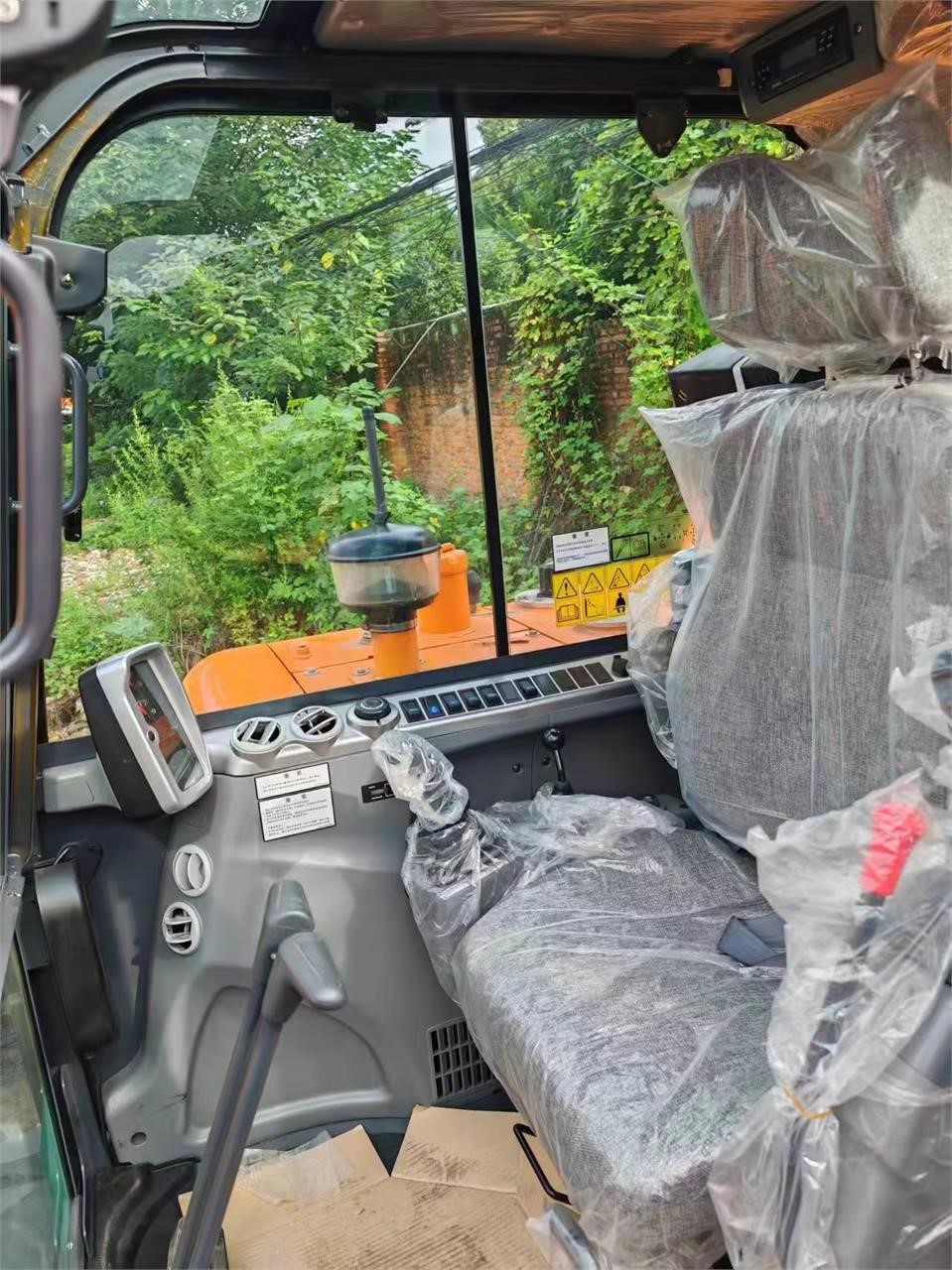 2025 Earthmoving Machinery DEVELON DX60E