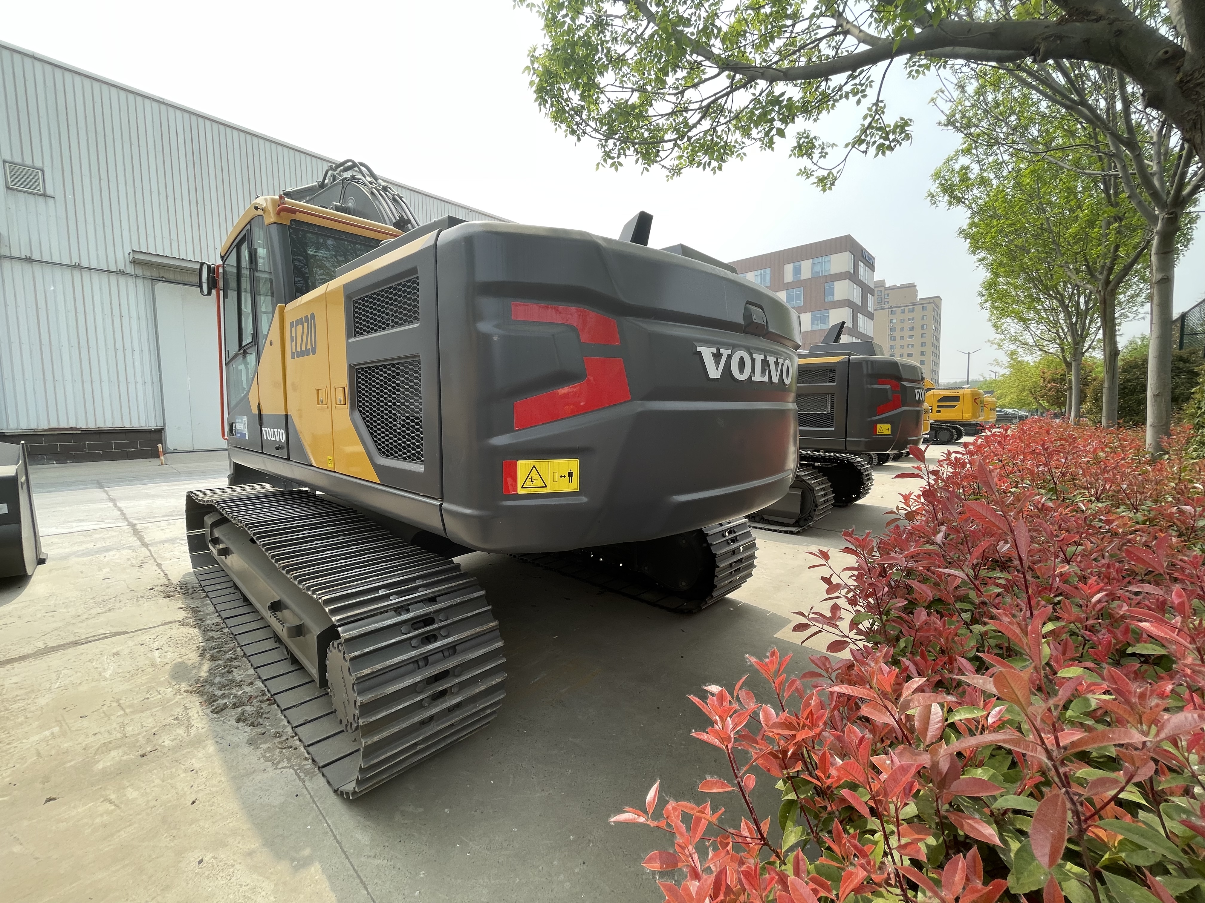 2025_excavators_volvo_ec220