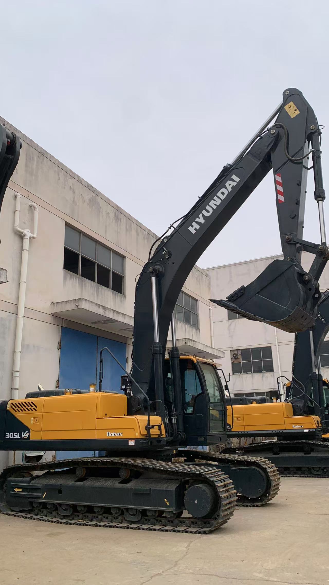 2025 5.5H Excavators HYUNDAI 305