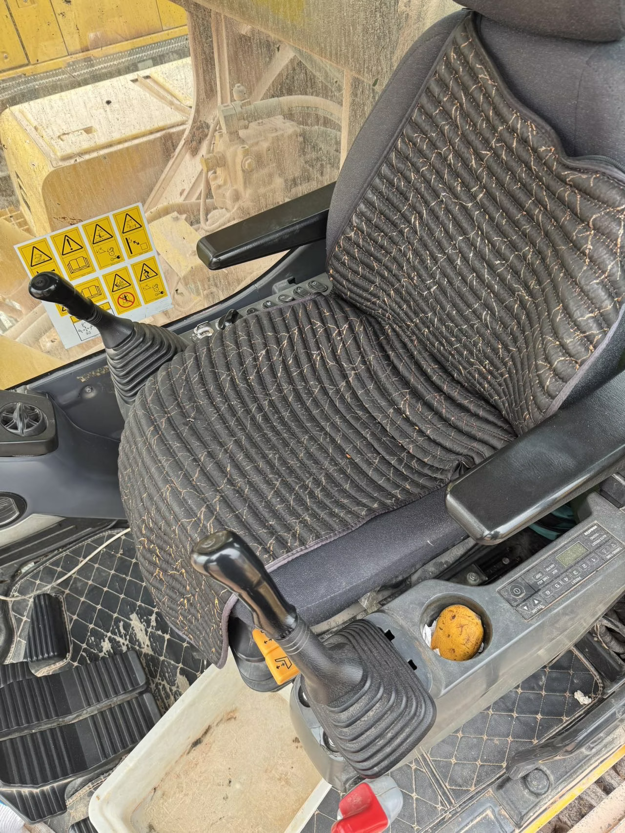 Excavators KOMASTU 850