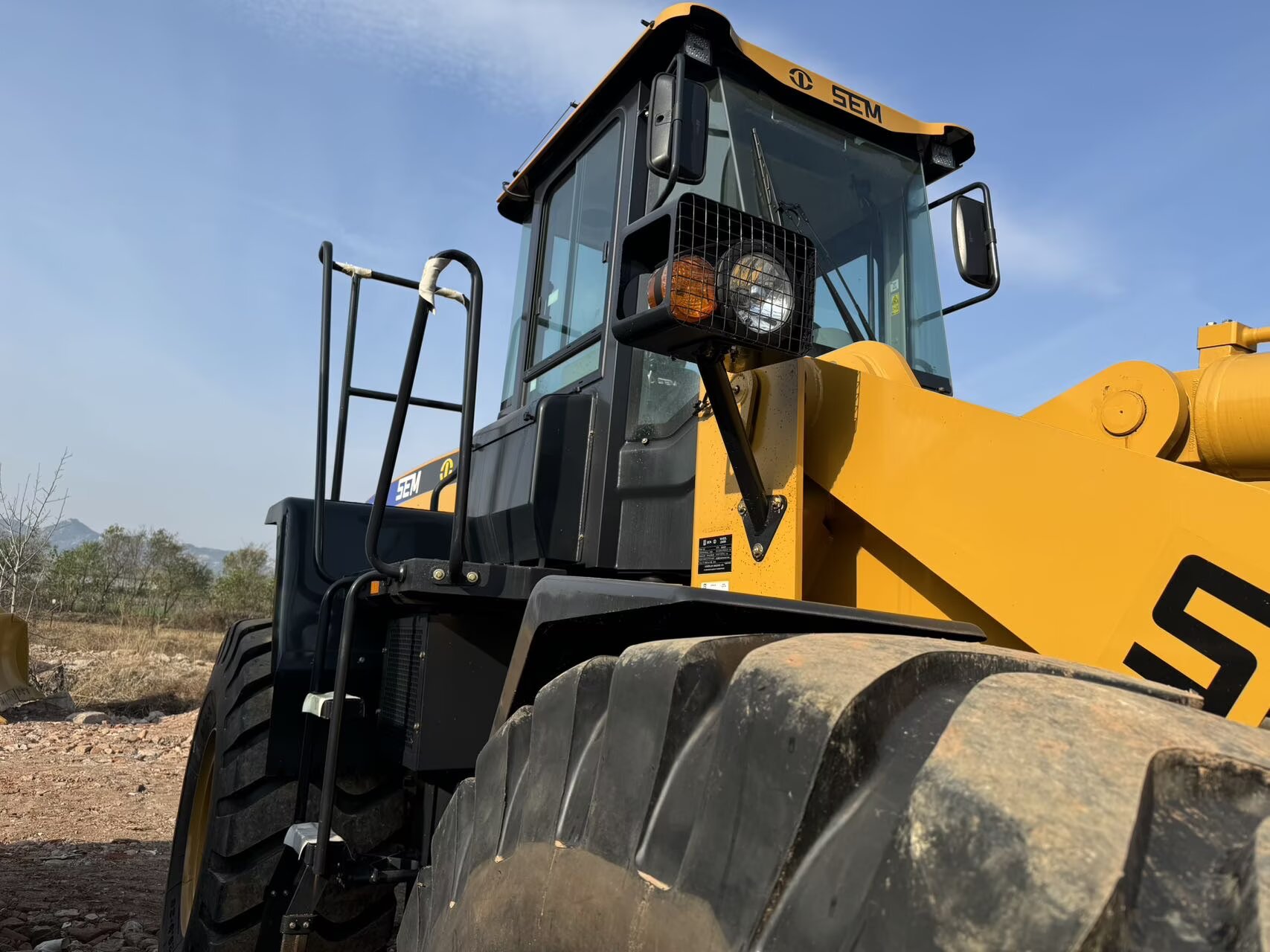 2025 8H Loaders SEM 660D