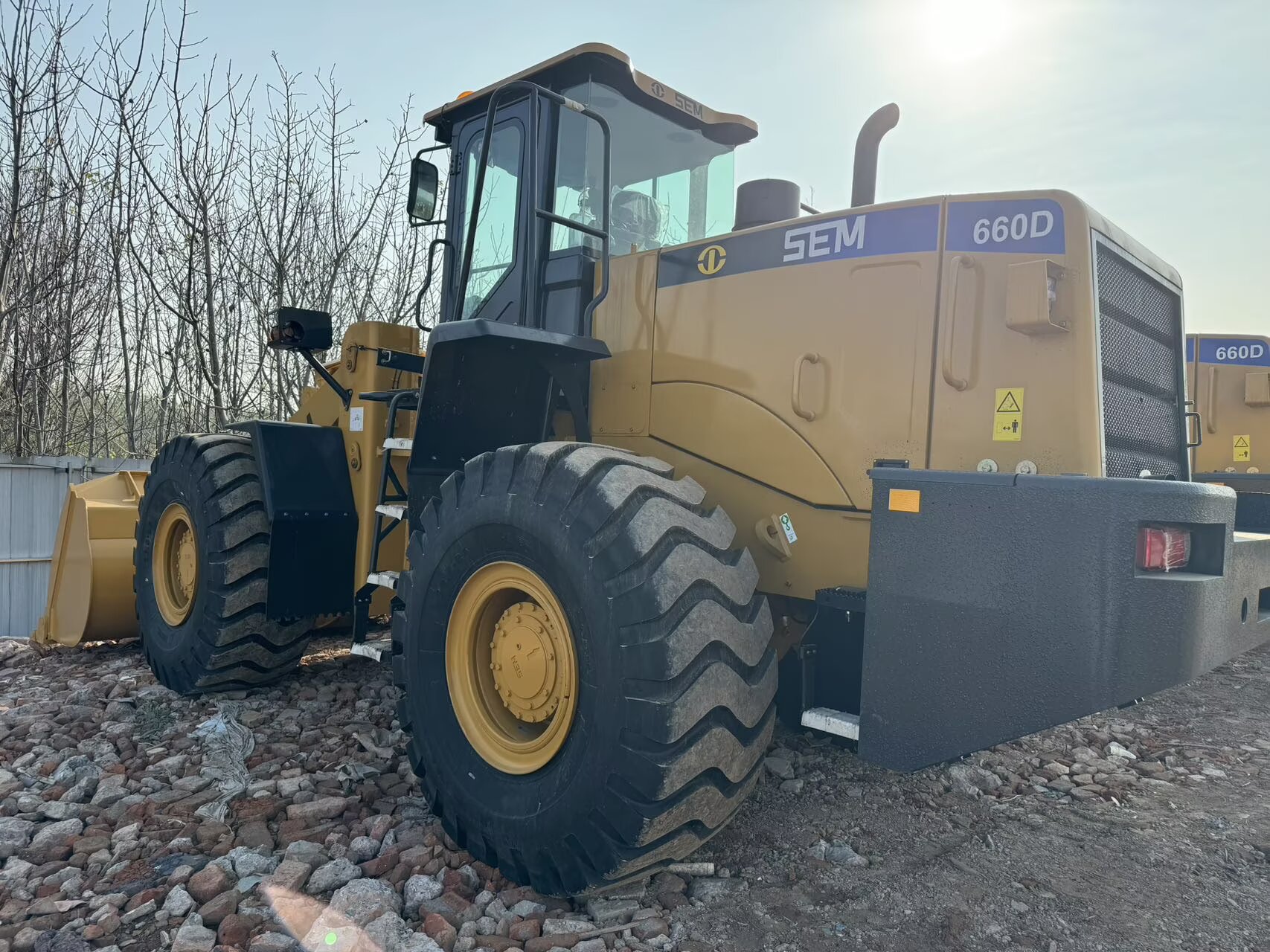 2025 8H Loaders SEM 660D