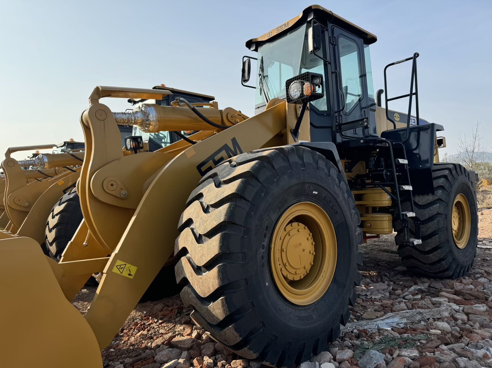 2025 8H Loaders SEM 660D